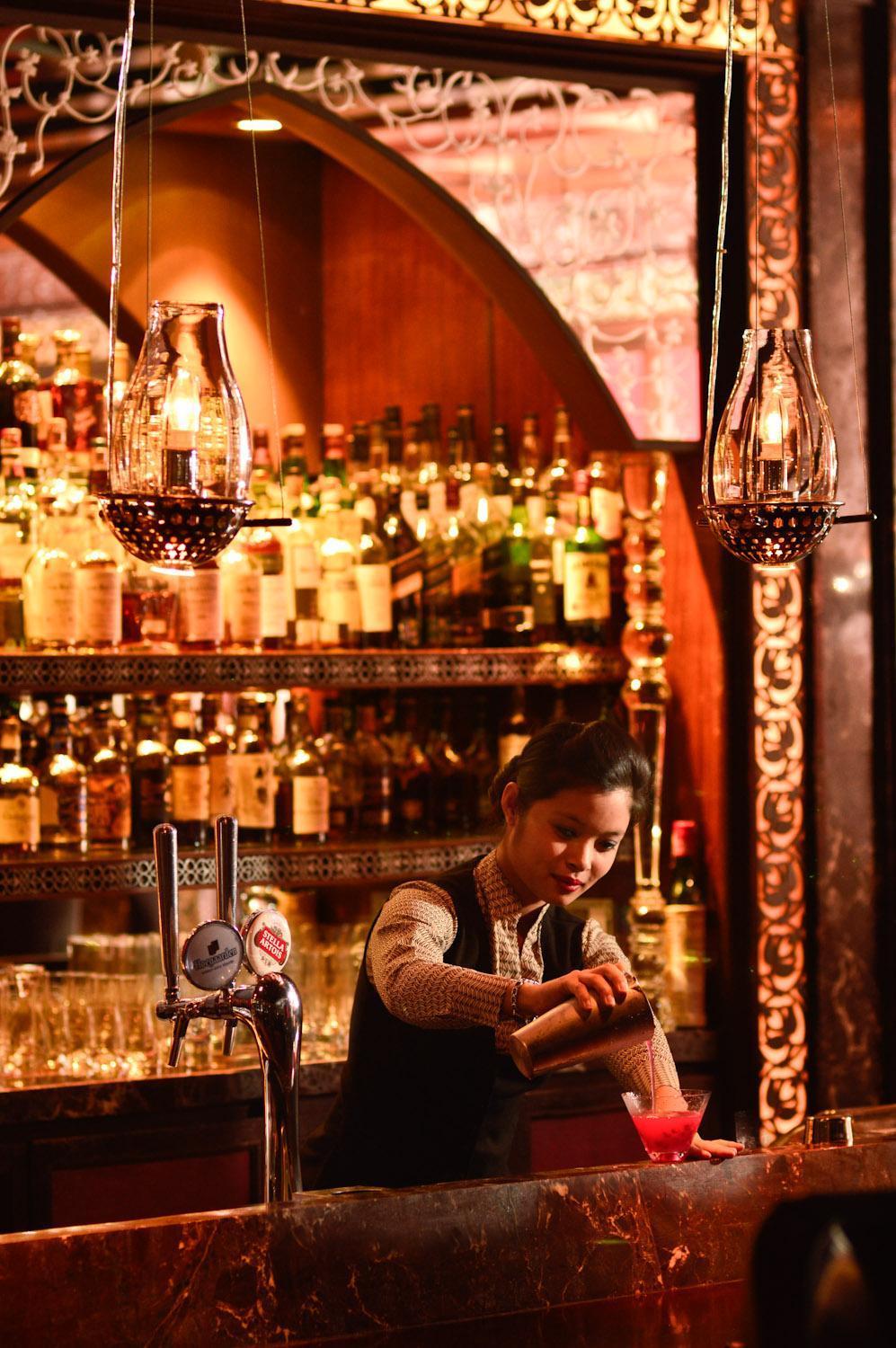 里拉安姆比尔古尔冈酒店及公寓 外观 照片 The bar at the Monkey Bar