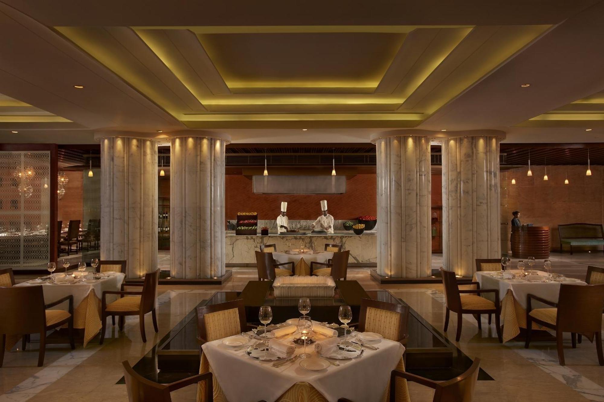里拉安姆比尔古尔冈酒店及公寓 餐厅 照片 The restaurant