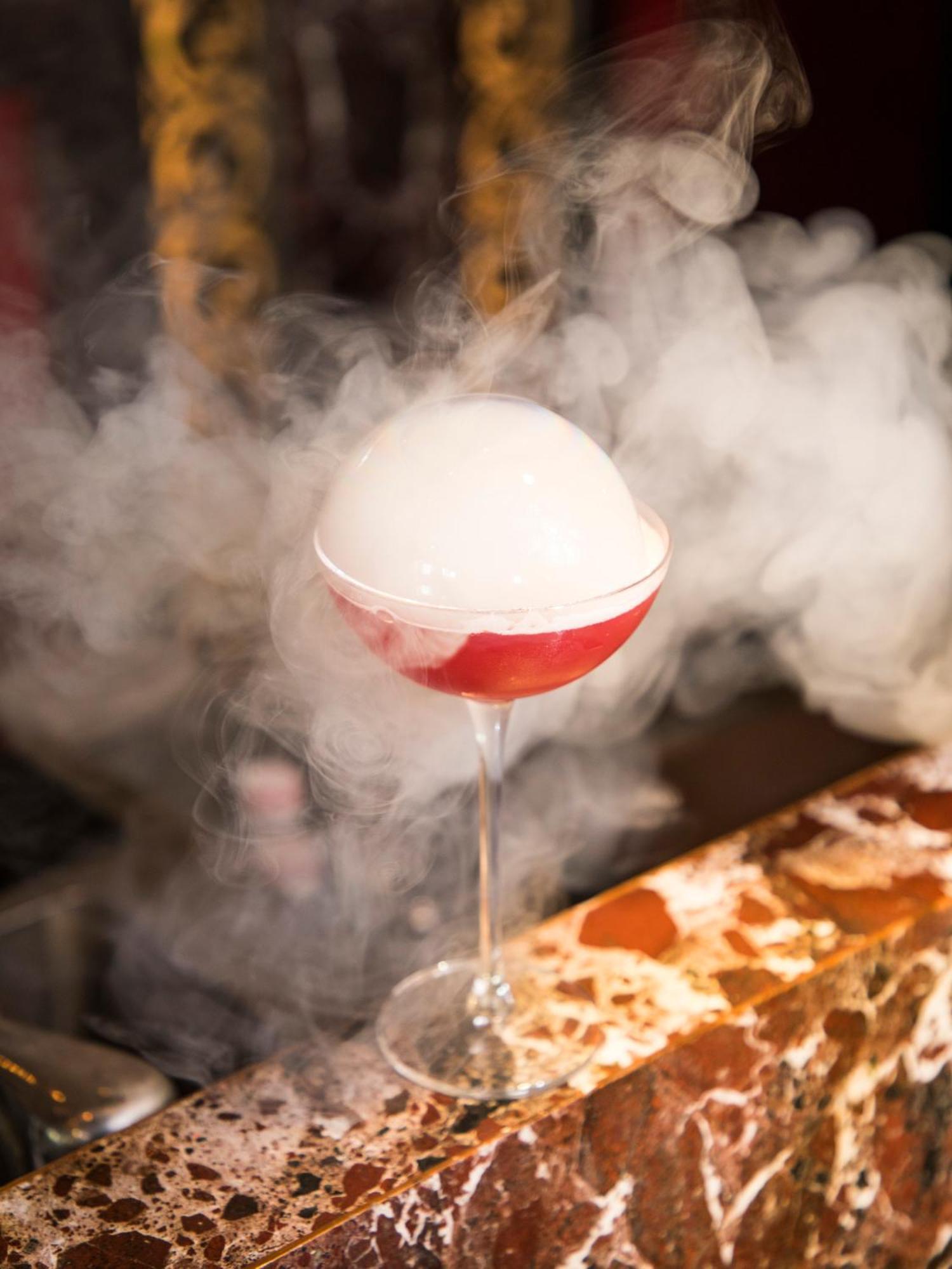 里拉安姆比尔古尔冈酒店及公寓 外观 照片 A dry ice cocktail