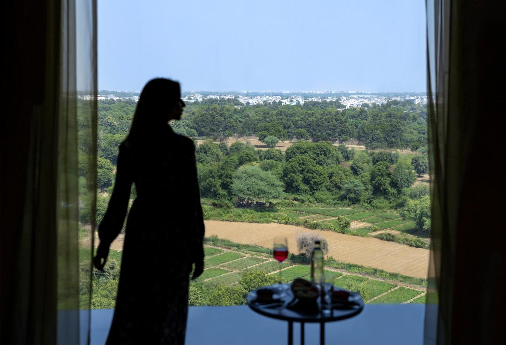 里拉安姆比尔古尔冈酒店及公寓 外观 照片 View from the hotel