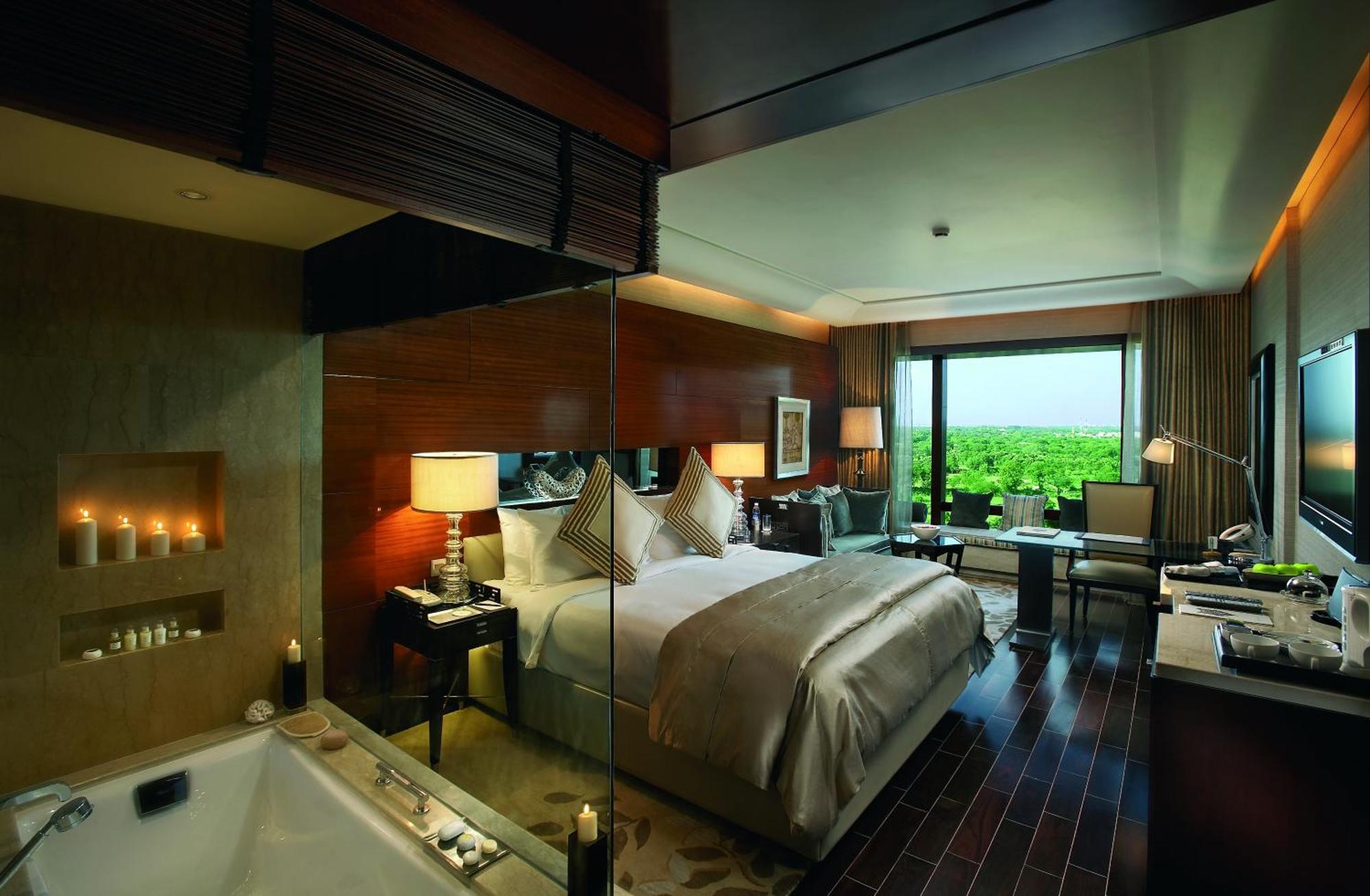 里拉安姆比尔古尔冈酒店及公寓 外观 照片 A room at The Oberoi, Mumbai
