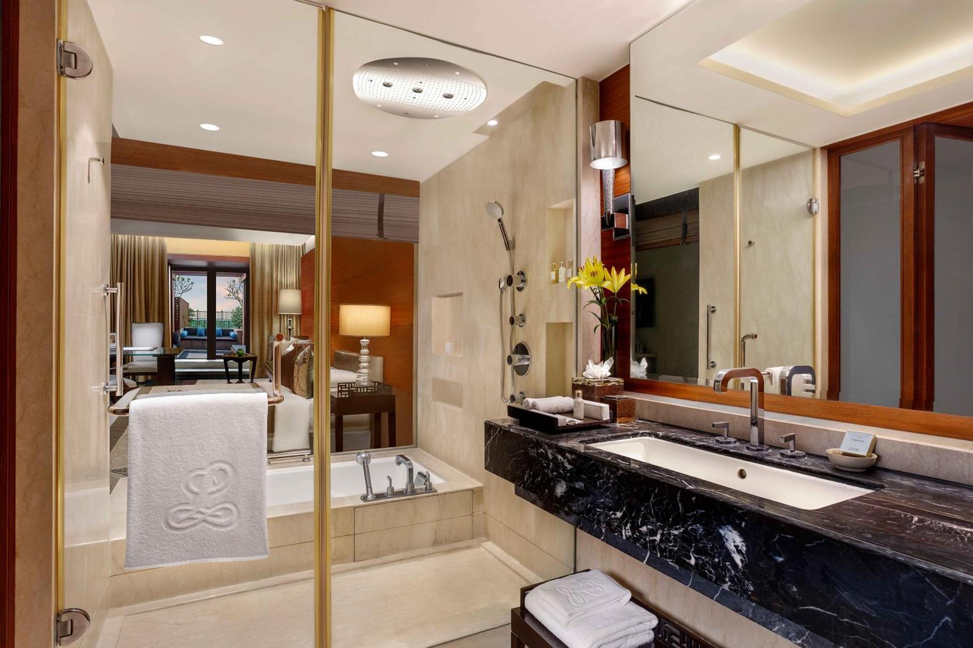里拉安姆比尔古尔冈酒店及公寓 外观 照片 Bathroom