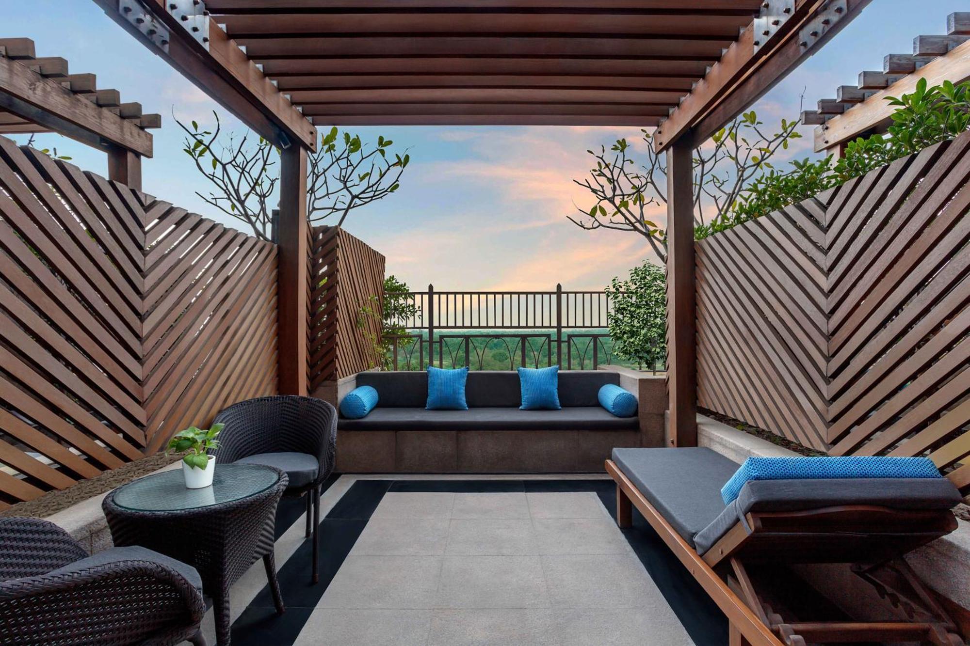 里拉安姆比尔古尔冈酒店及公寓 外观 照片 The Terrace at the hotel