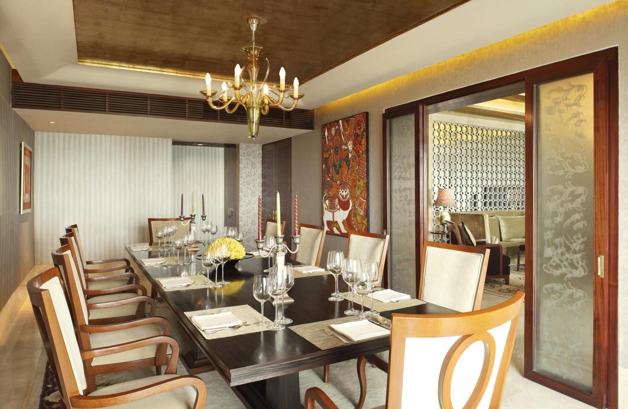 里拉安姆比尔古尔冈酒店及公寓 外观 照片 A dining room