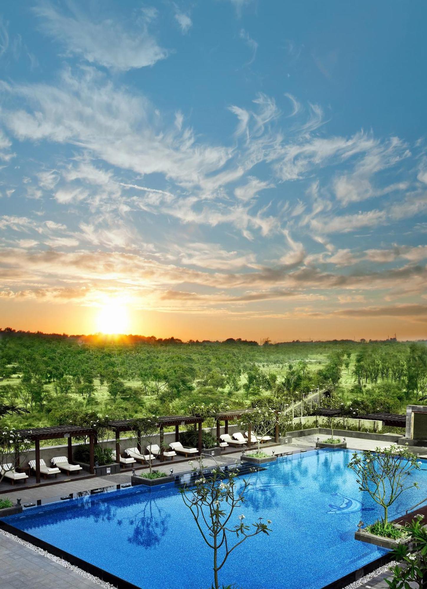 里拉安姆比尔古尔冈酒店及公寓 外观 照片 Sunset at the vineyard
