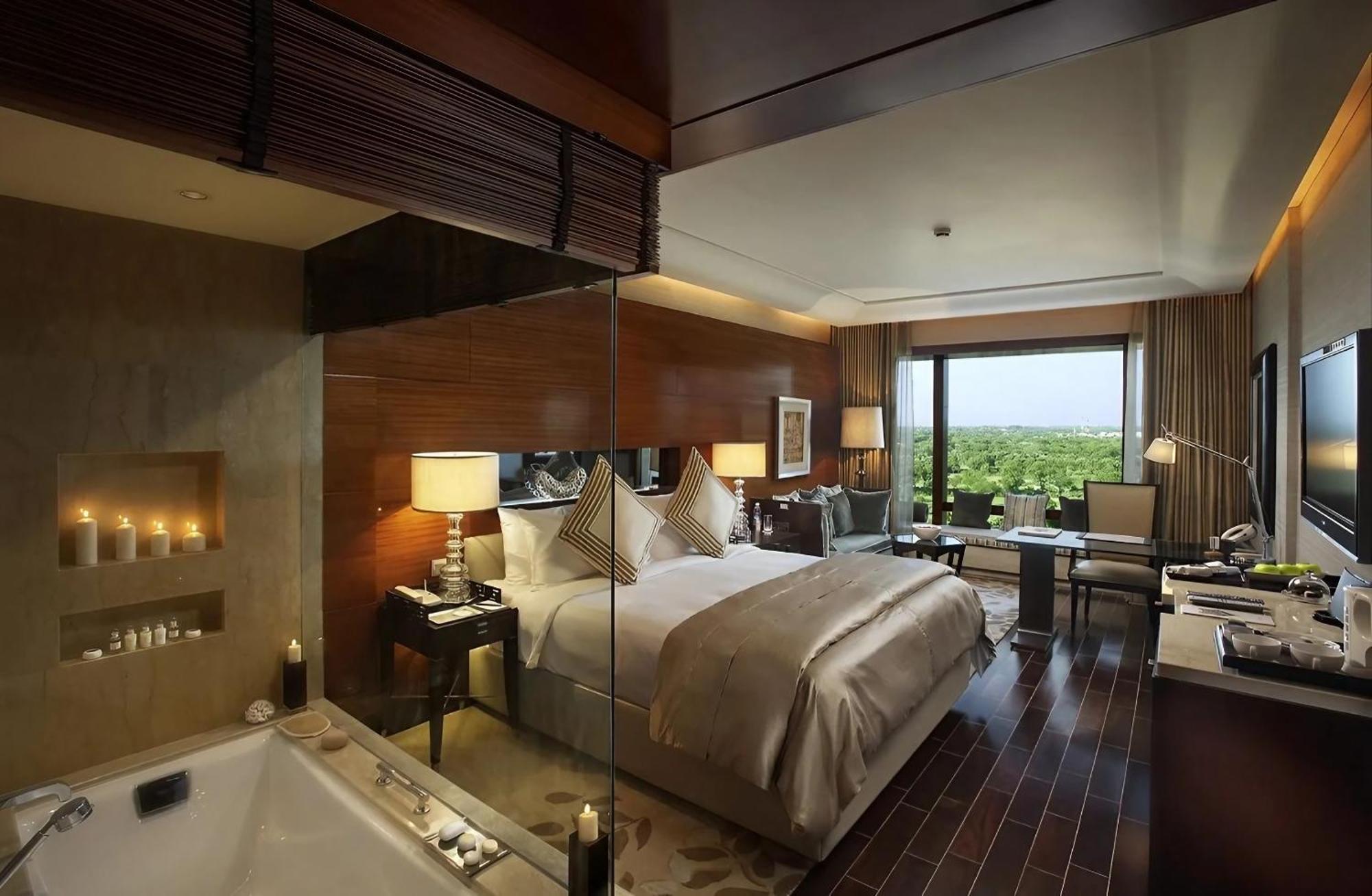 里拉安姆比尔古尔冈酒店及公寓 外观 照片 A suite at the Taj Bengal