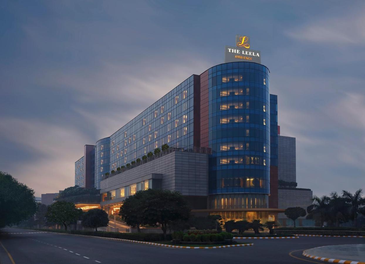 里拉安姆比尔古尔冈酒店及公寓 外观 照片 The hotel at night